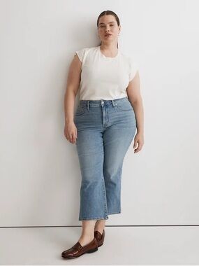 Madewell Plus Kick Out Crop Jeans in Milverton Wash.